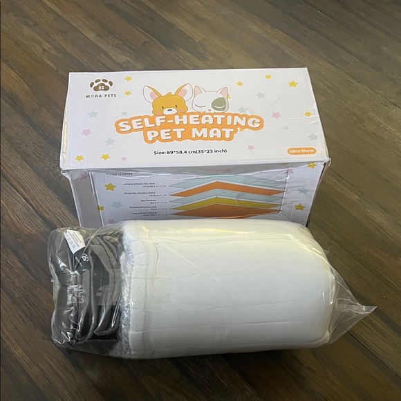 Self-Heating Pet Mat - White and Orange - Picture 2 of 2